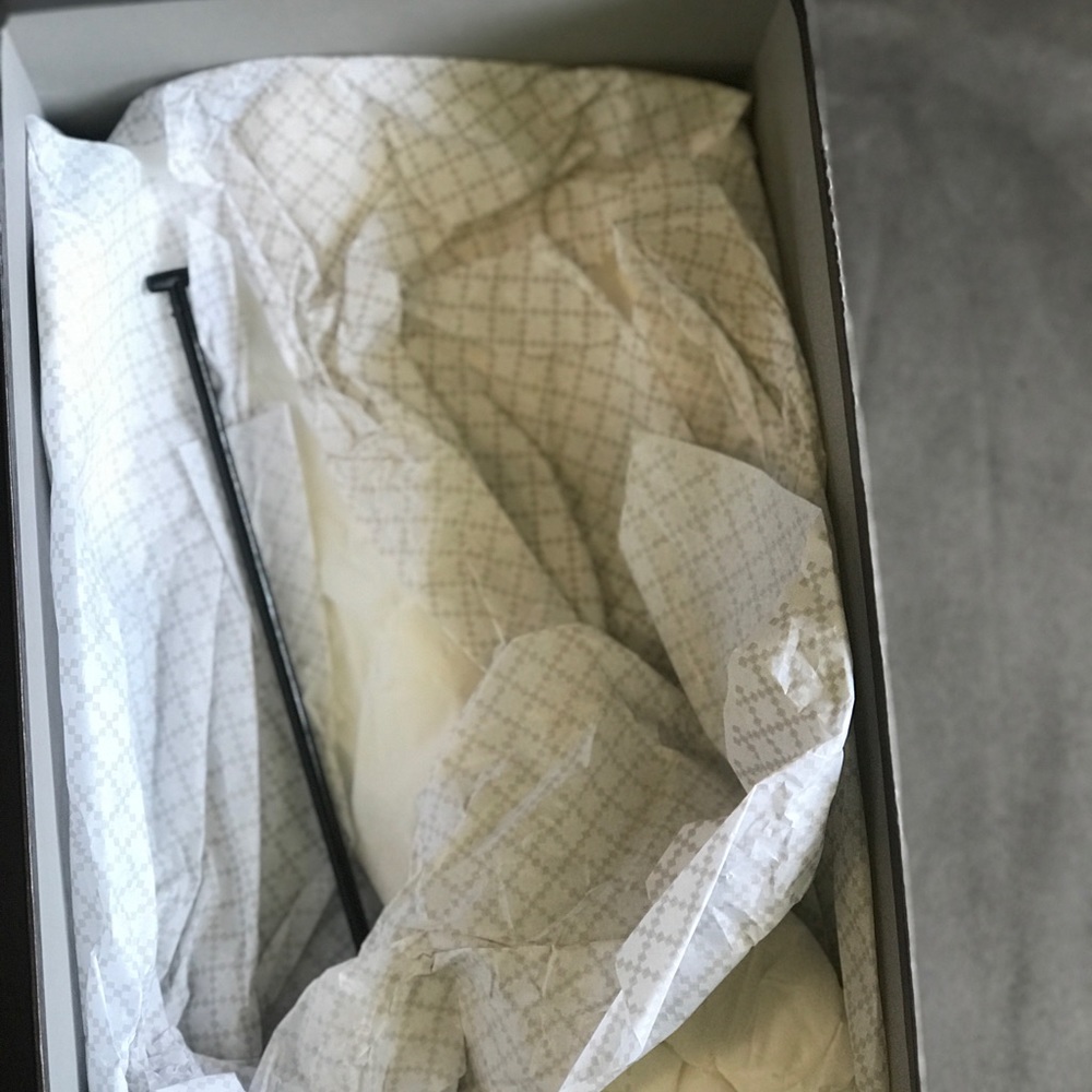 Shoes - Picture 7 of 8